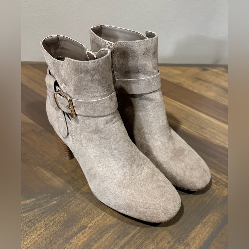 Kelly and Katie Womens Size 8M Ankle Boots Booties Tan Buckle Zip